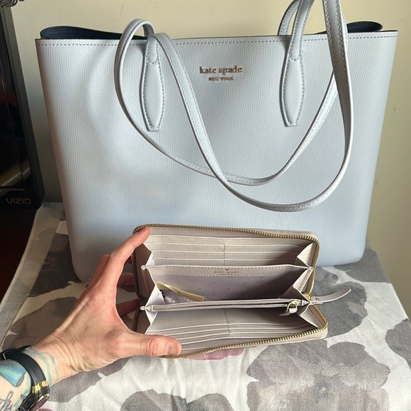 Kate Spade ♠️ Bleeker Large Light Blue Tote and Ribbon Wallet Set EUC - Picture 2 of 6